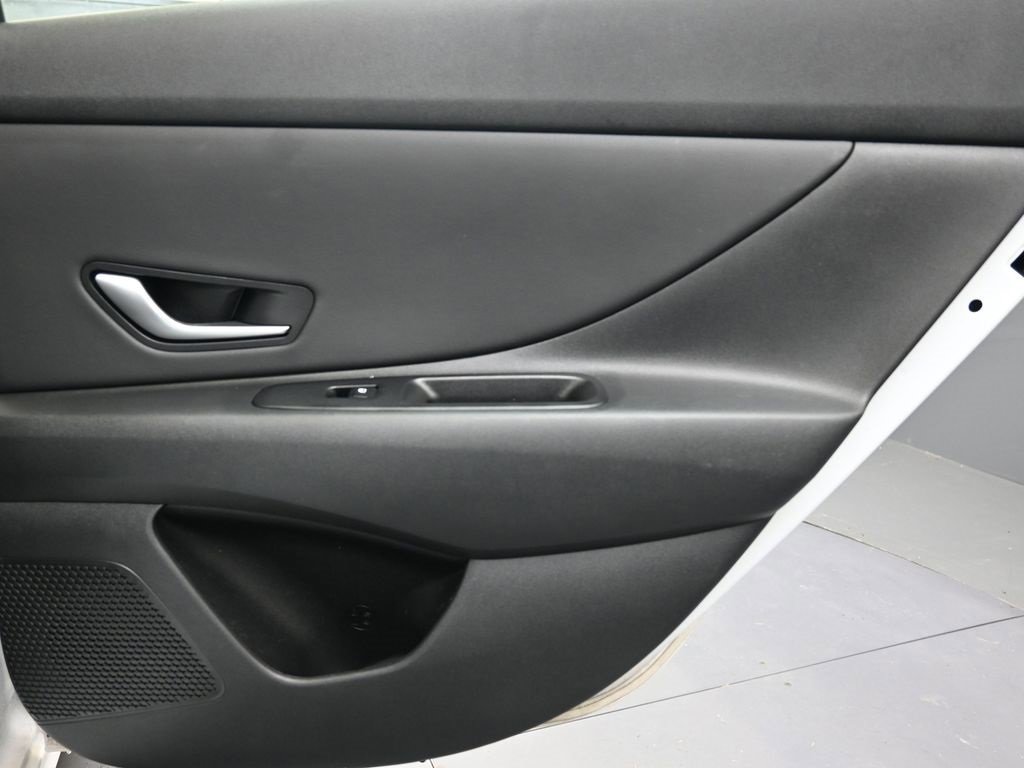 Certified 2025 Hyundai Elantra SEL w/ Cargo Package image 14