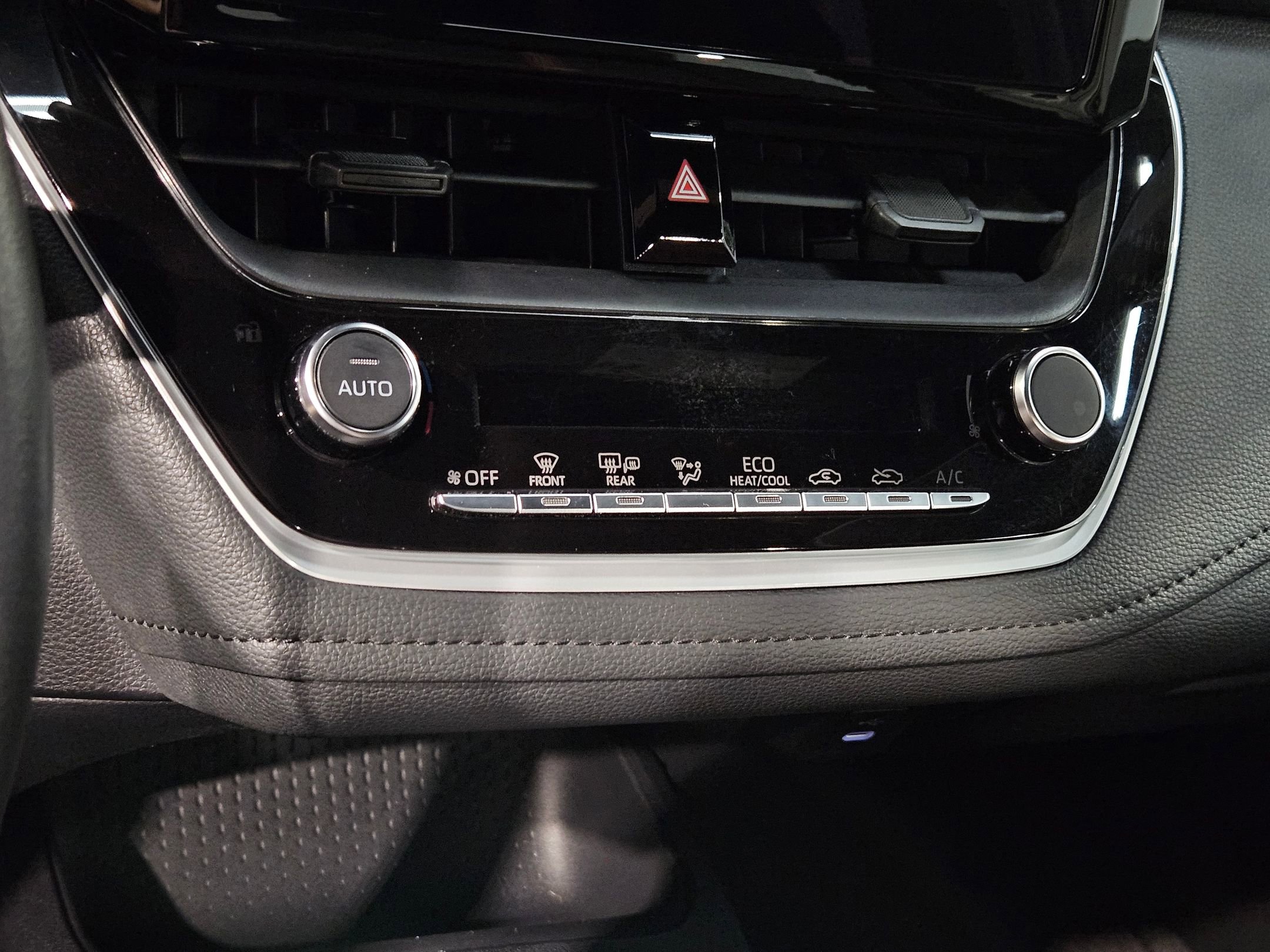 Used 2025 Toyota Corolla SE image 30