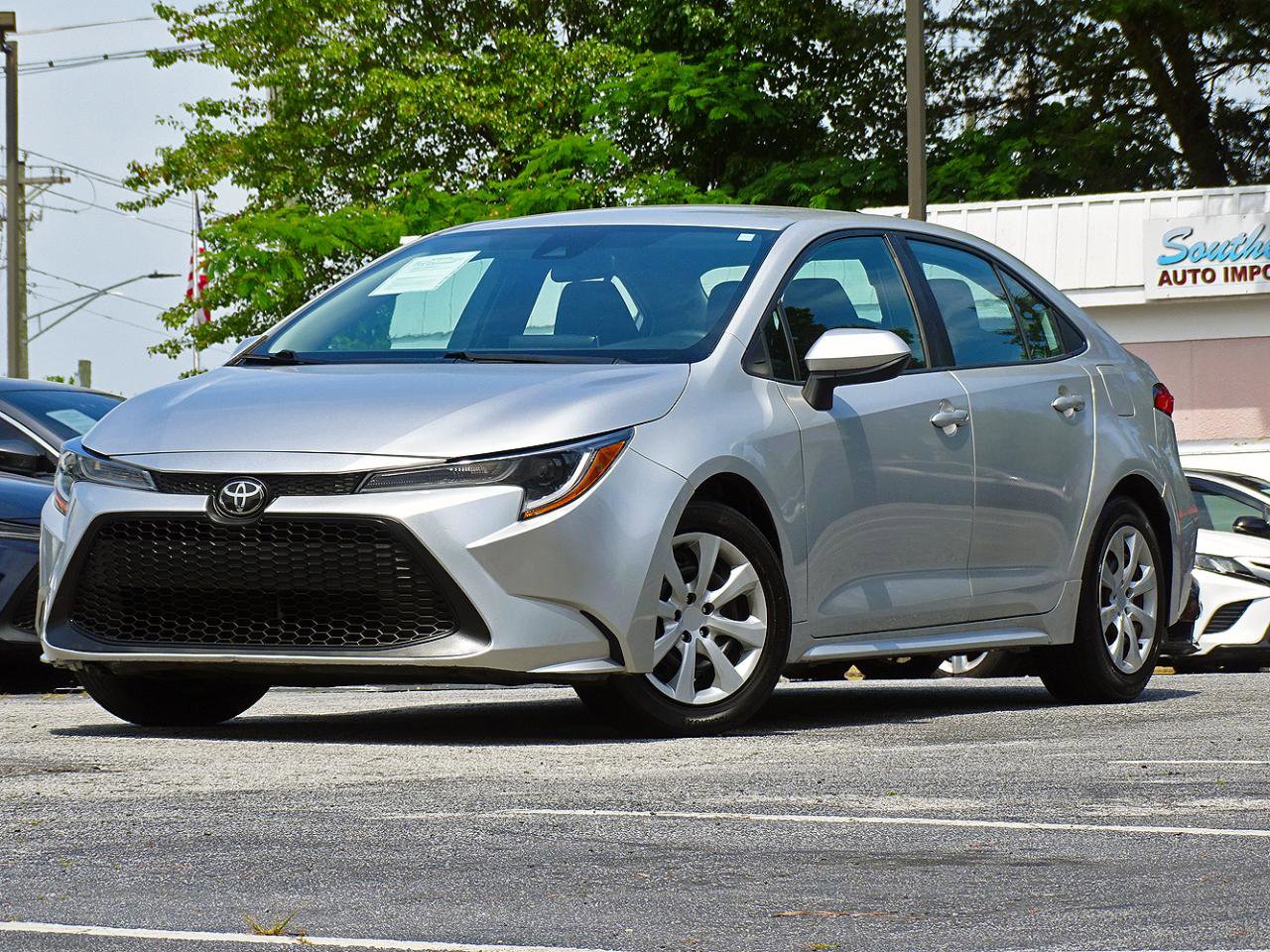 Used 2021 Toyota Corolla LE FWD image 2