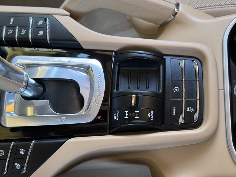 Used 2017 Porsche Cayenne Platinum Edition w/ Premium Package (PJV) AWD/4WD image 27
