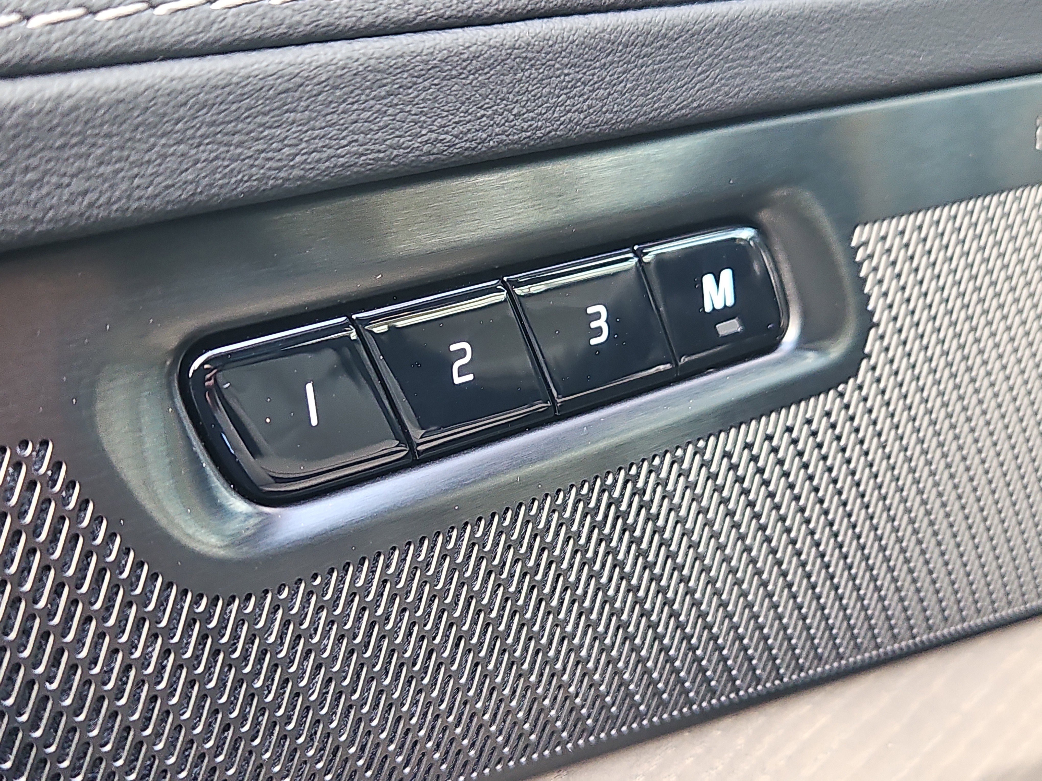 New 2026 Volvo XC90 B6 Plus w/ Protection Package Premier image 10