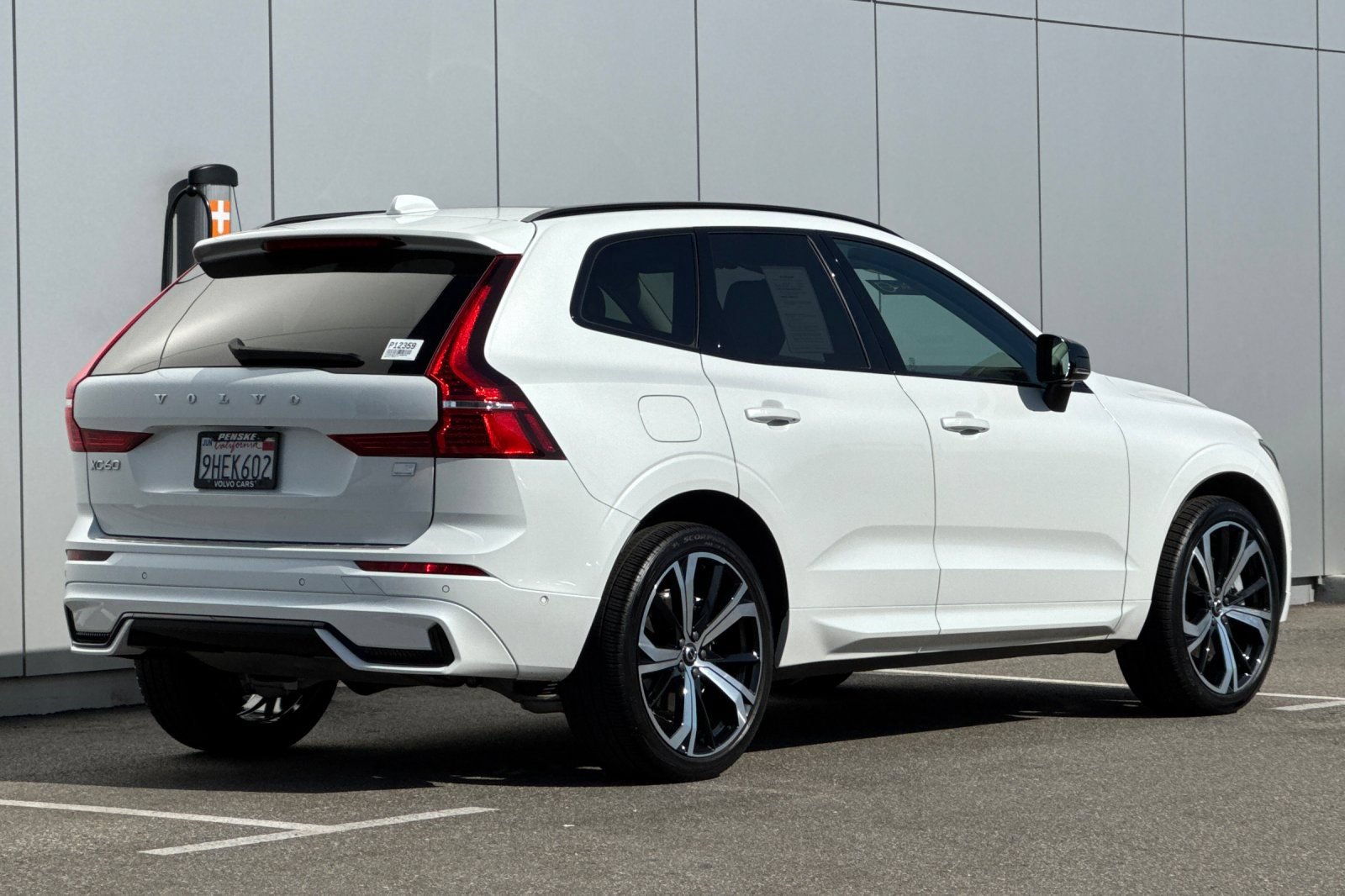 Used 2023 Volvo XC60 T8 Ultimate w/ Protection Package Premier AWD/4WD image 5