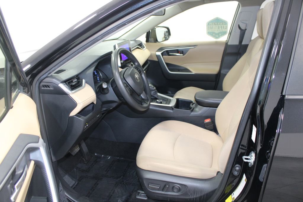 Used 2023 Toyota RAV4 XLE w/ Convenience Package image 21