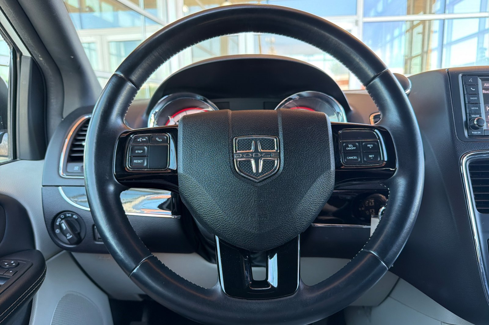 Used 2019 Dodge Grand Caravan SXT FWD image 24