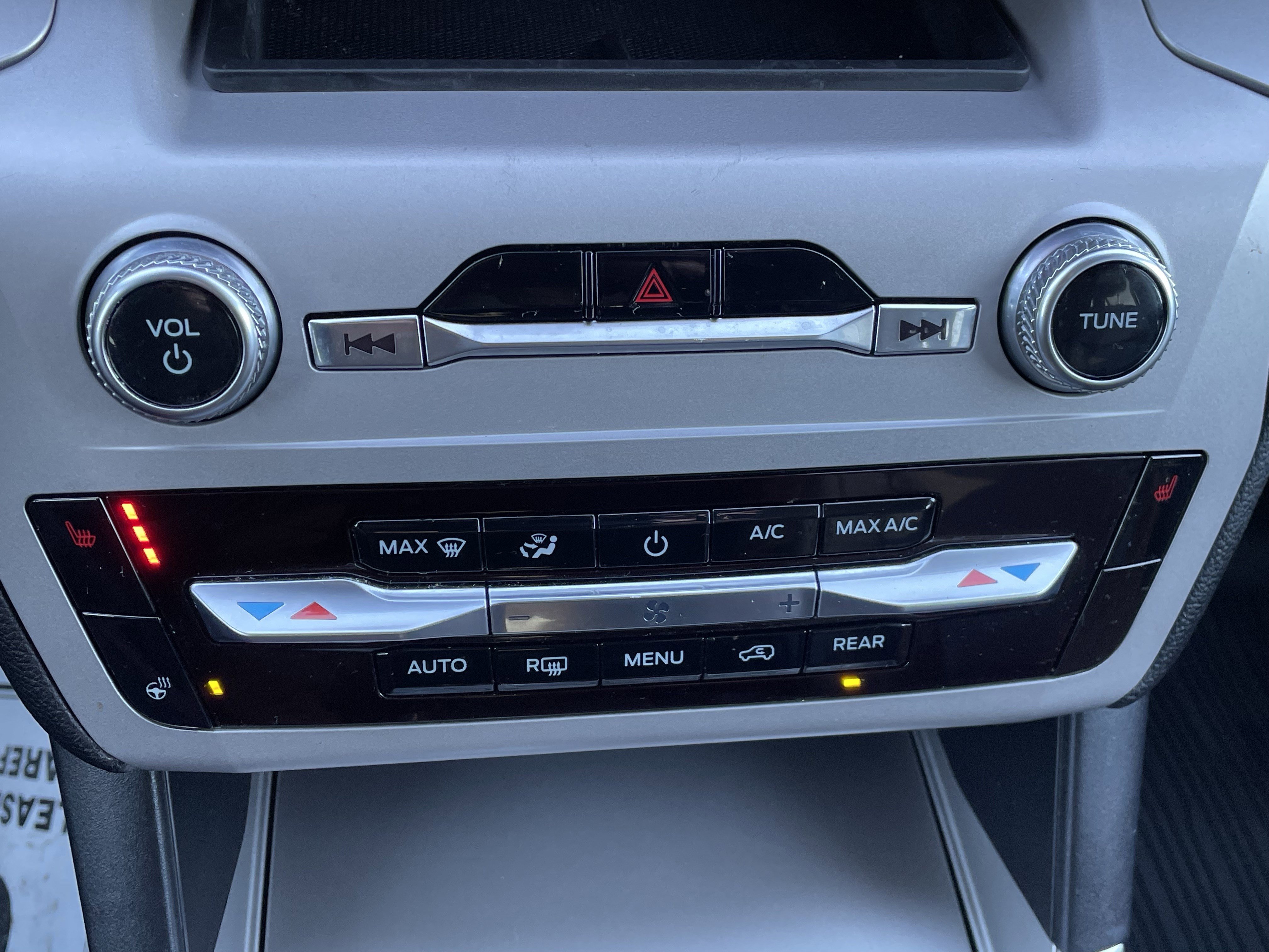 Used 2023 Ford Explorer XLT w/ Equipment Group 202A image 27