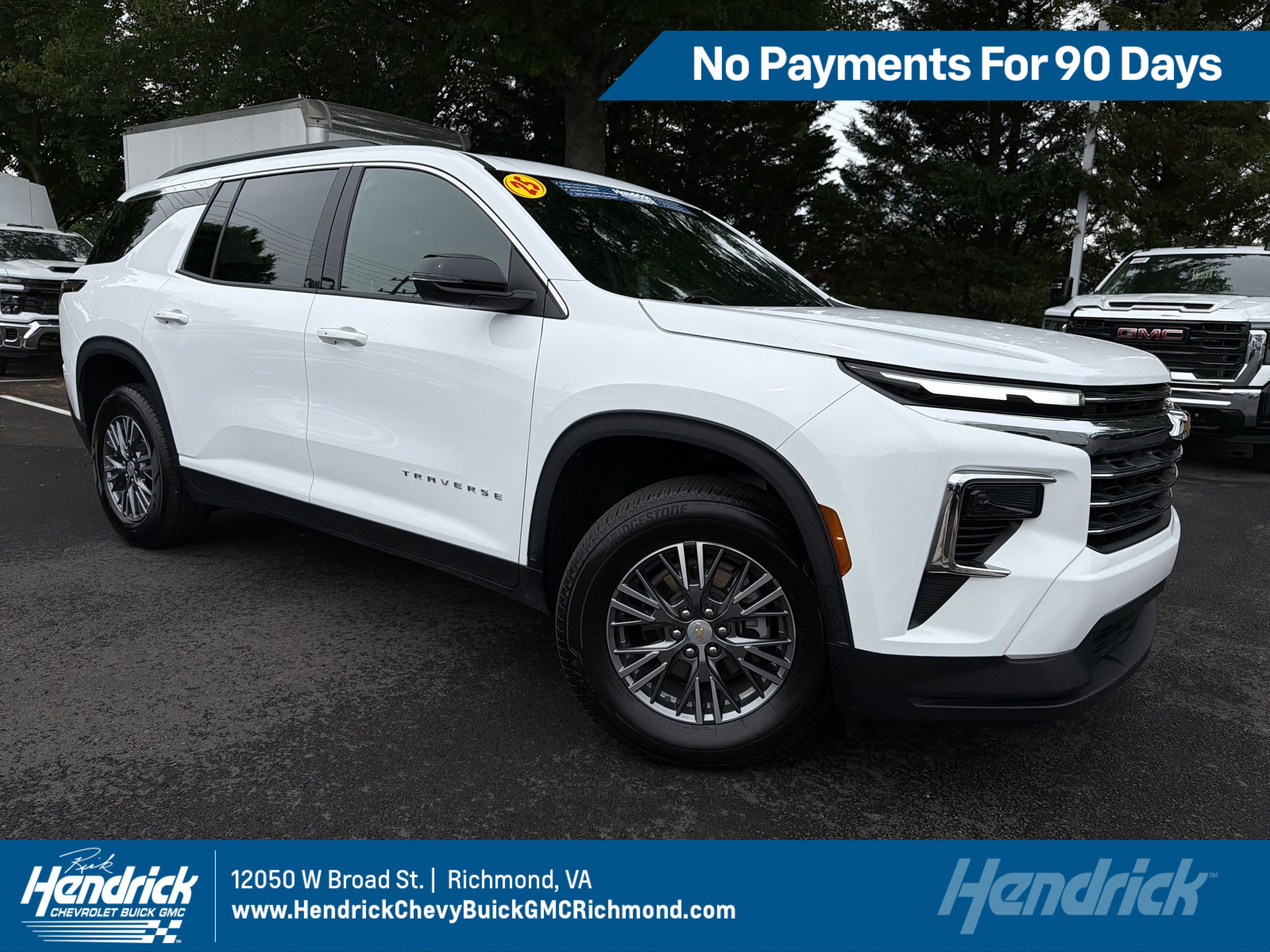 Used 2025 Chevrolet Traverse LT AWD/4WD image 1
