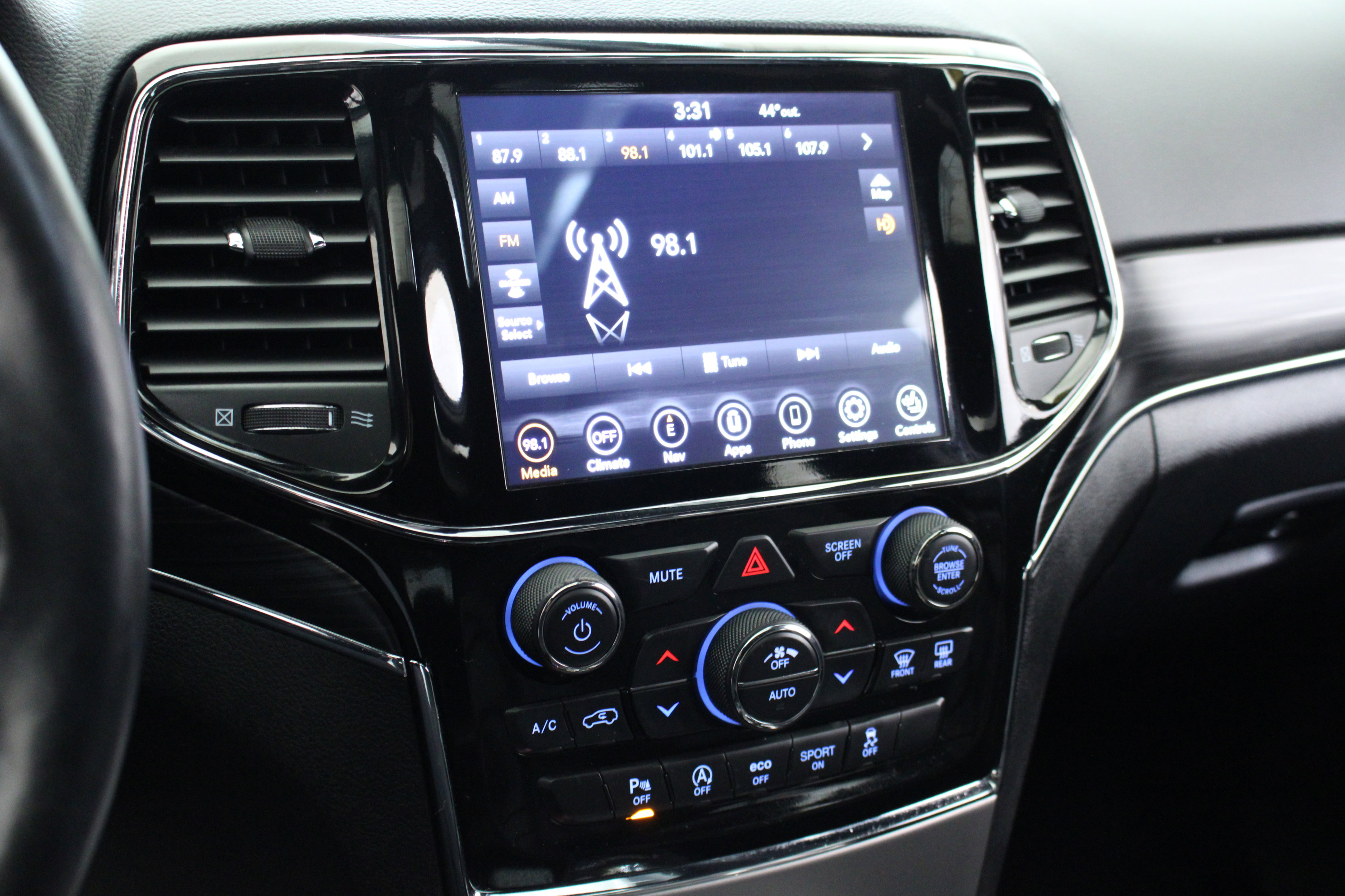 Used 2021 Jeep Grand Cherokee Limited w/ Trailer Tow Group IV image 19