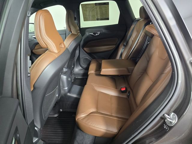 Used 2023 Volvo XC60 T8 Ultimate w/ Climate Package image 18