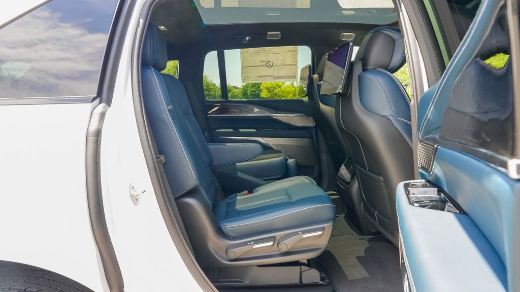 New 2025 Cadillac Escalade IQ Luxury 2 image 17