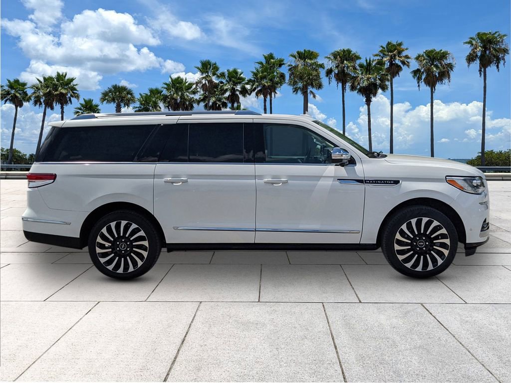 Used 2022 Lincoln Navigator L Black Label AWD/4WD image 8