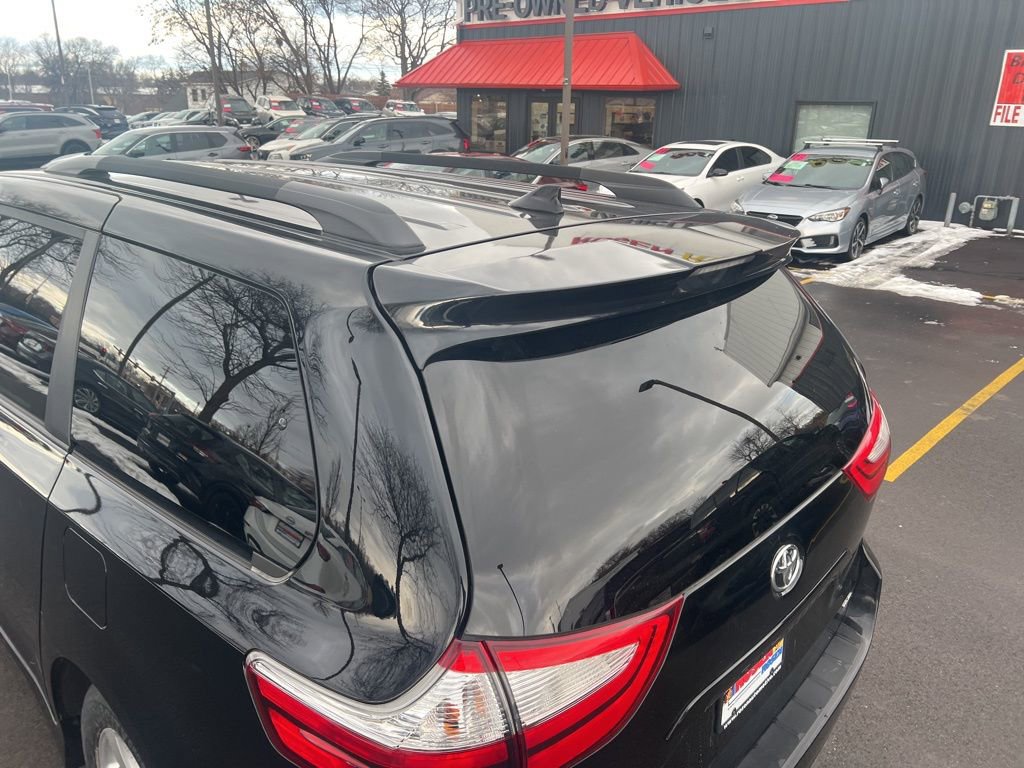 Used 2019 Toyota Sienna LE image 30