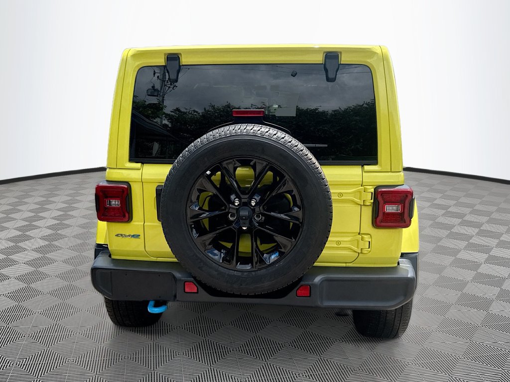 Used 2022 Jeep Wrangler Unlimited Sahara w/ Cold Weather Group AWD/4WD image 7