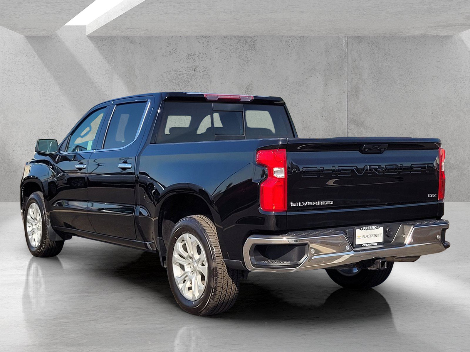 Used 2023 Chevrolet Silverado 1500 LTZ w/ LTZ Convenience Package II RWD image 6