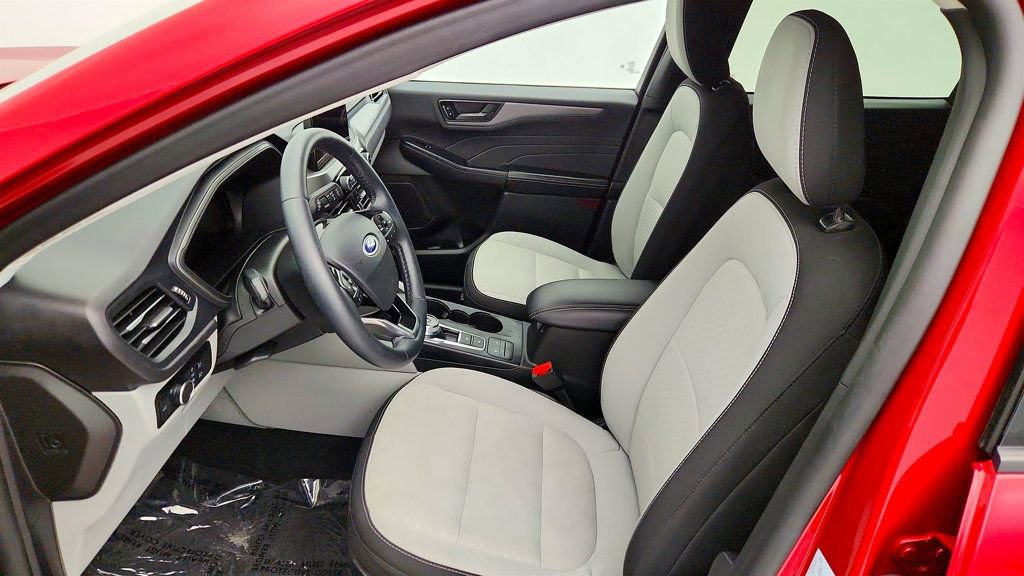 Used 2025 Ford Escape Active w/ Cold Weather Package image 17