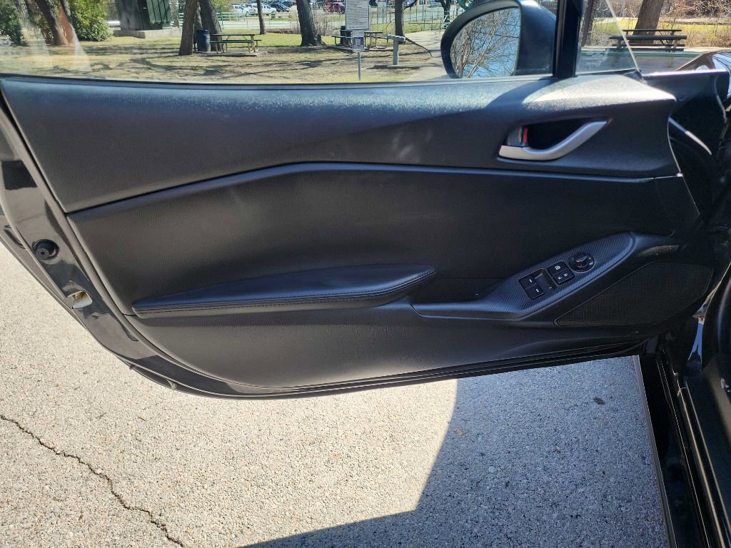 Used 2019 MAZDA MX-5 Miata Sport image 12