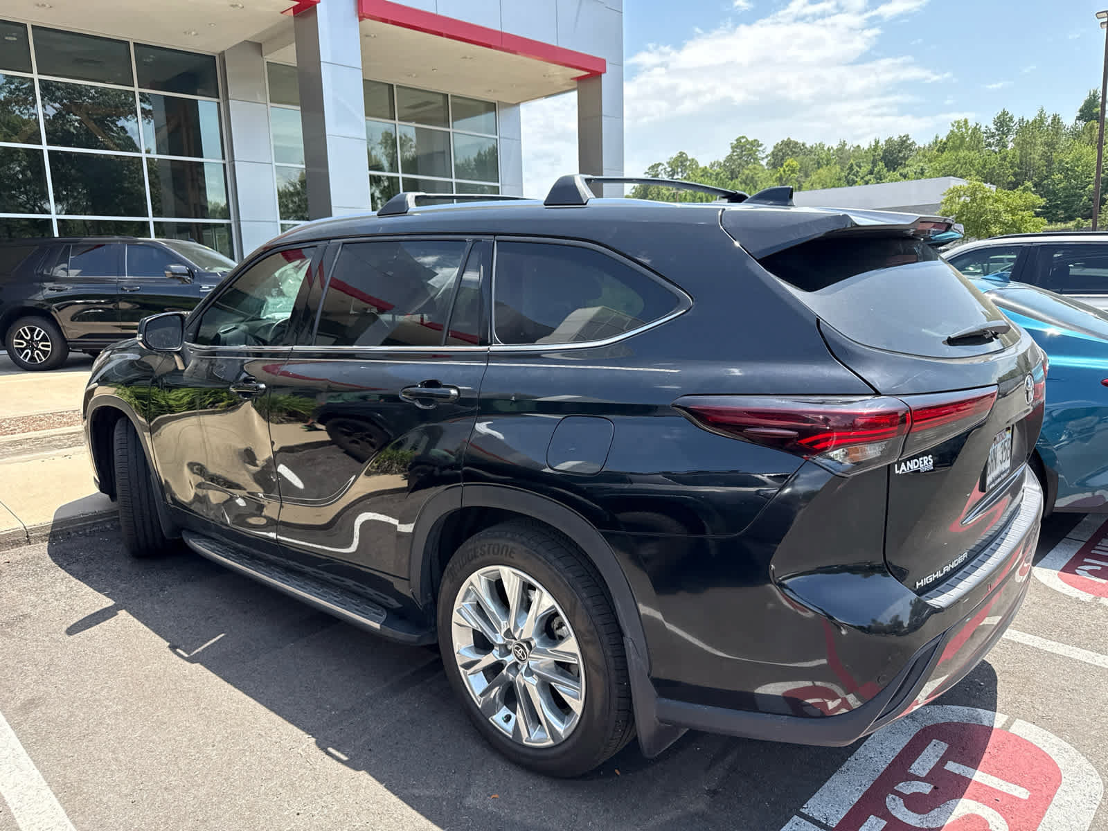 Used 2025 Toyota Highlander Limited FWD image 5