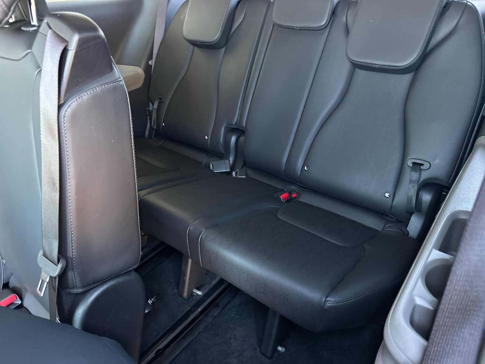 Used 2026 Kia Carnival FWD image 14