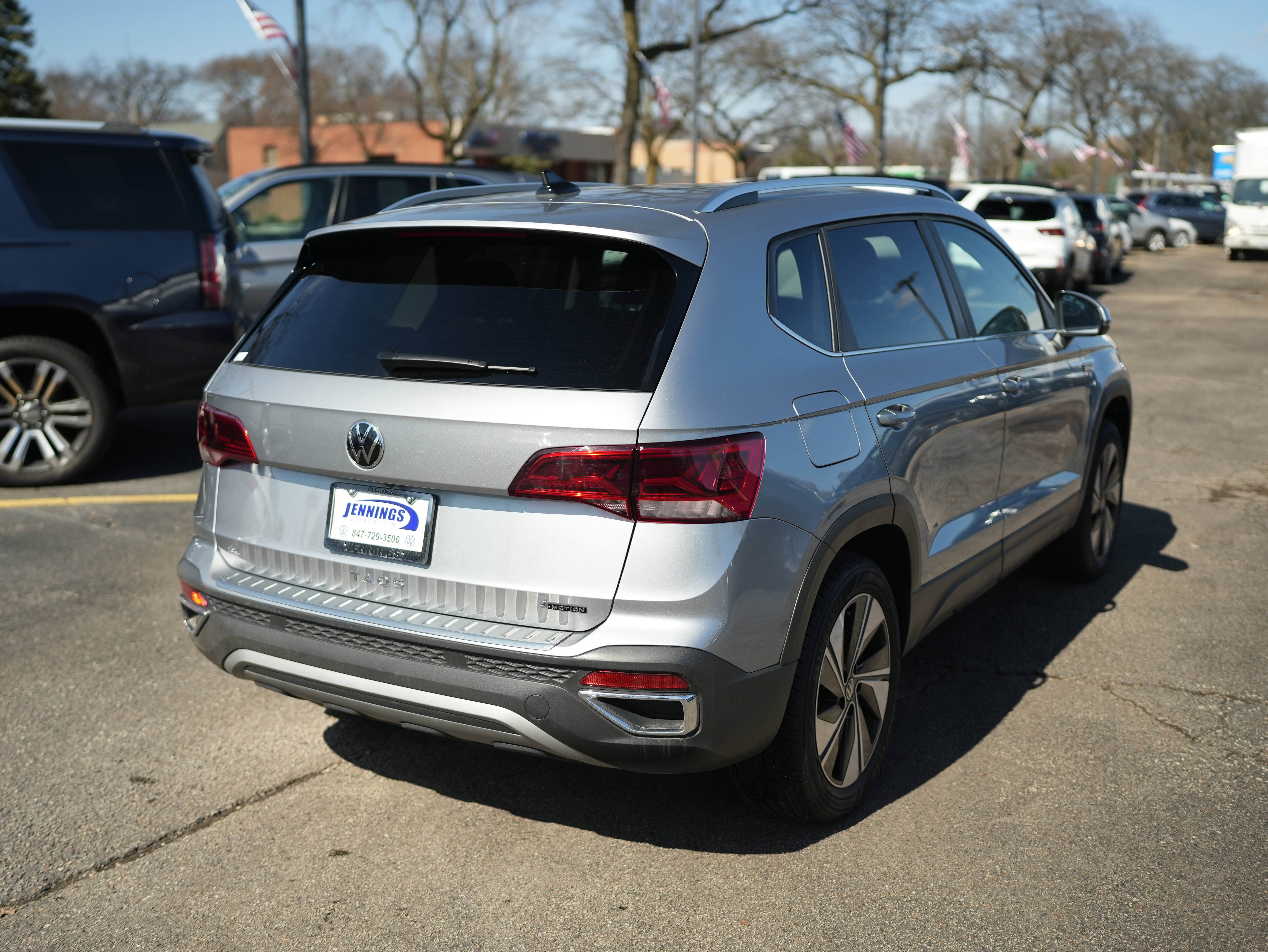 Used 2023 Volkswagen Taos SE w/ Panoramic Sunroof Package image 8