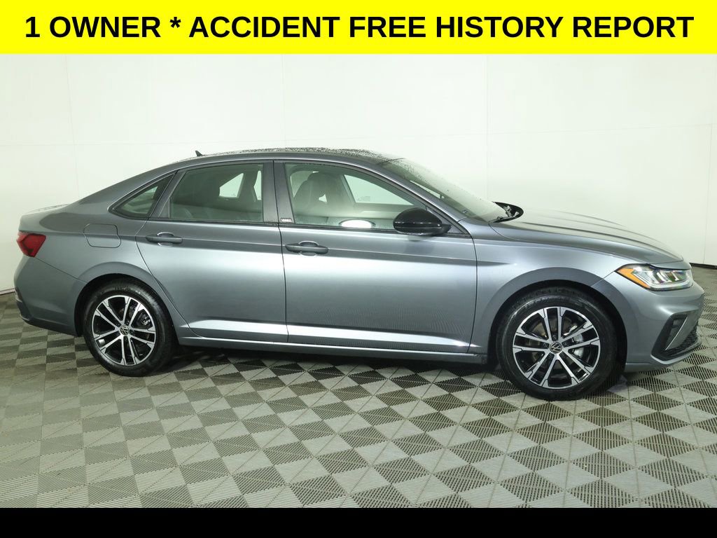 Used 2025 Volkswagen Jetta Sport FWD image 2