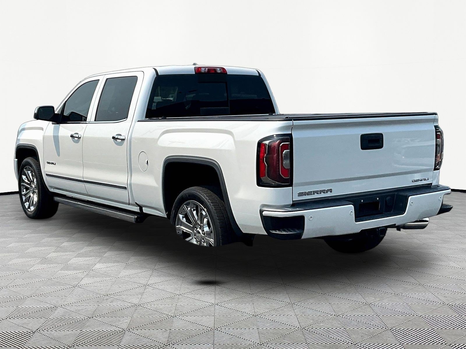 Used 2018 GMC Sierra 1500 Denali w/ Denali Ultimate Package AWD/4WD image 4