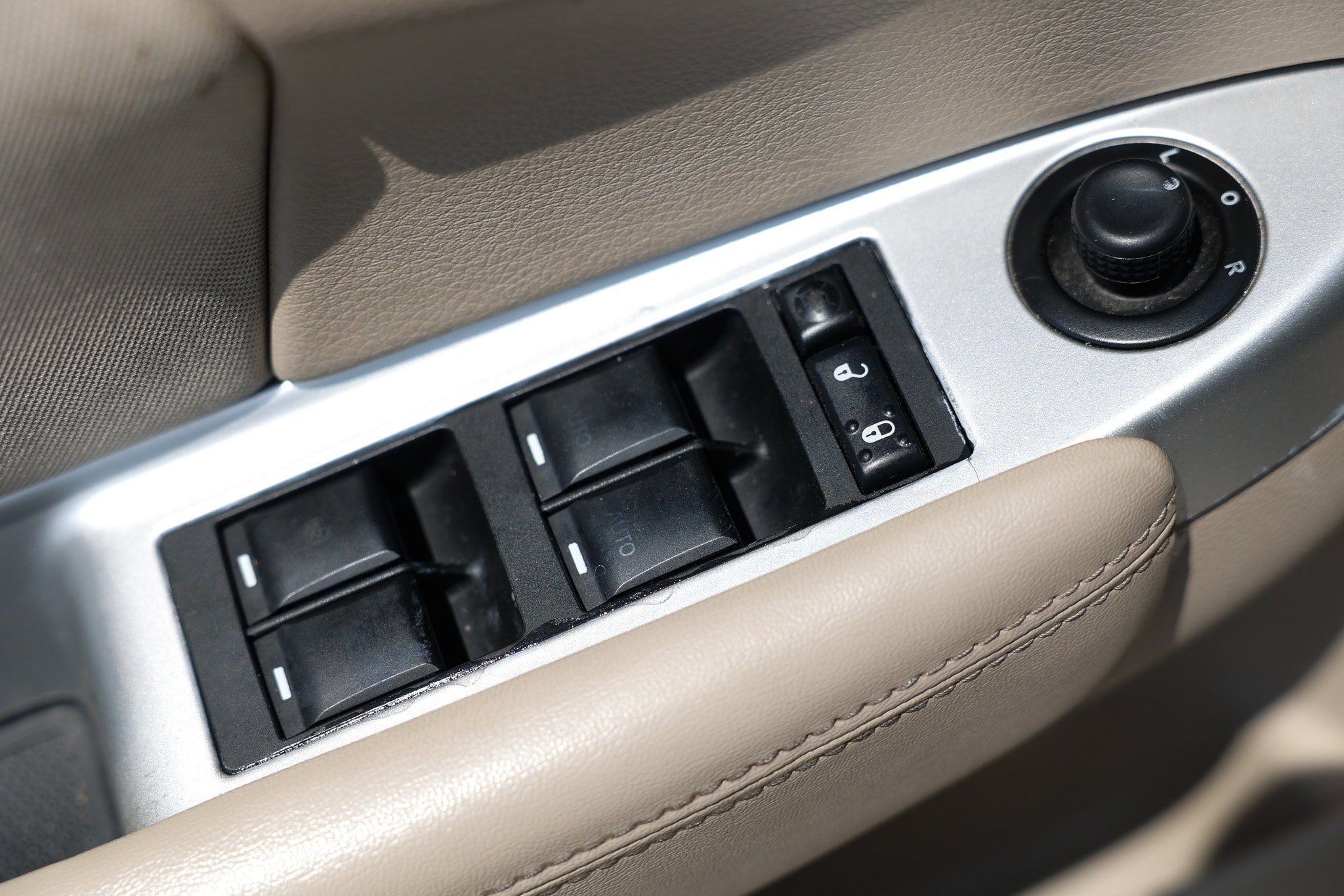 Used 2013 Chrysler 200 Touring w/ Cold Weather Group FWD image 41