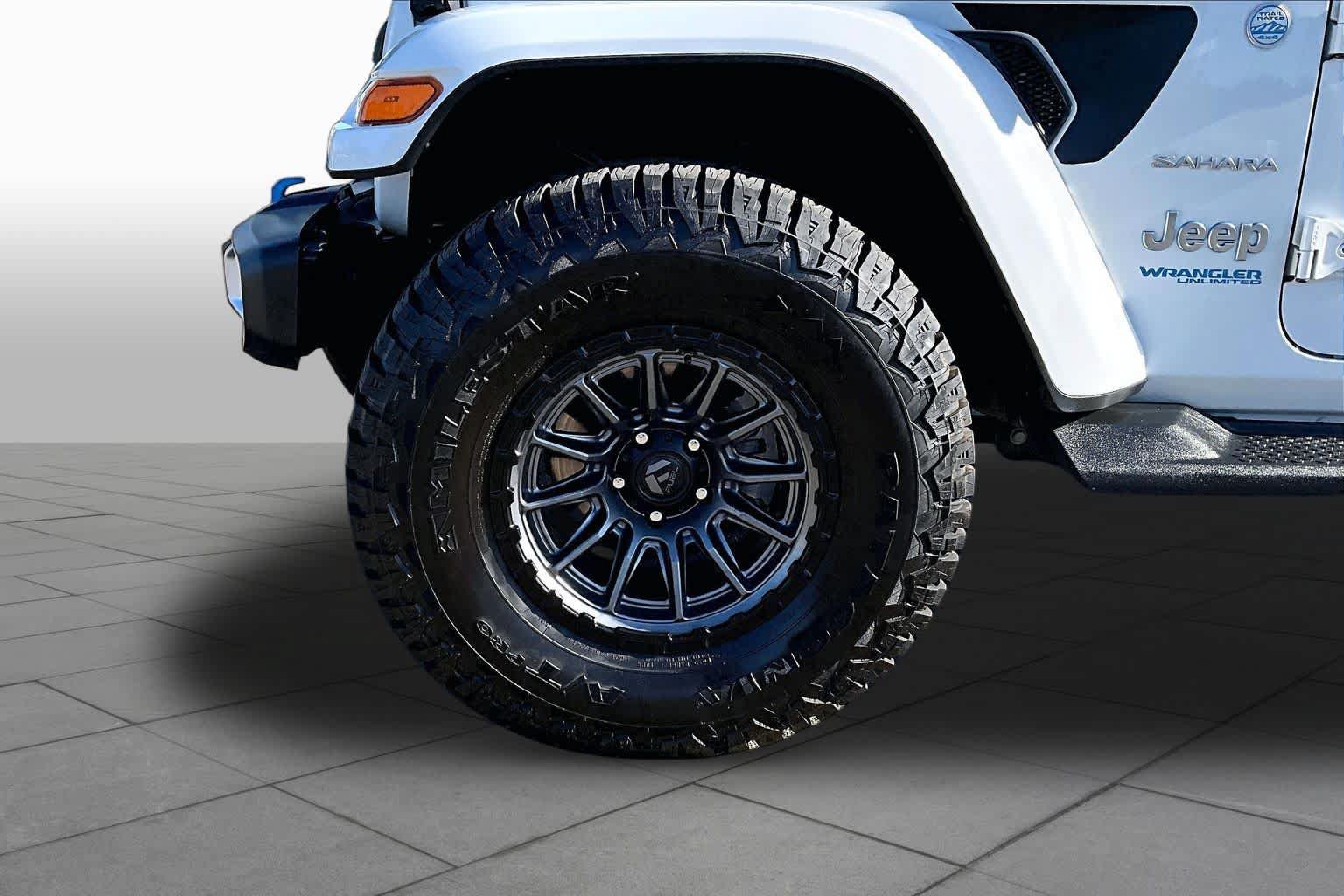 Used 2022 Jeep Wrangler Unlimited Sahara w/ Cold Weather Group AWD/4WD image 10
