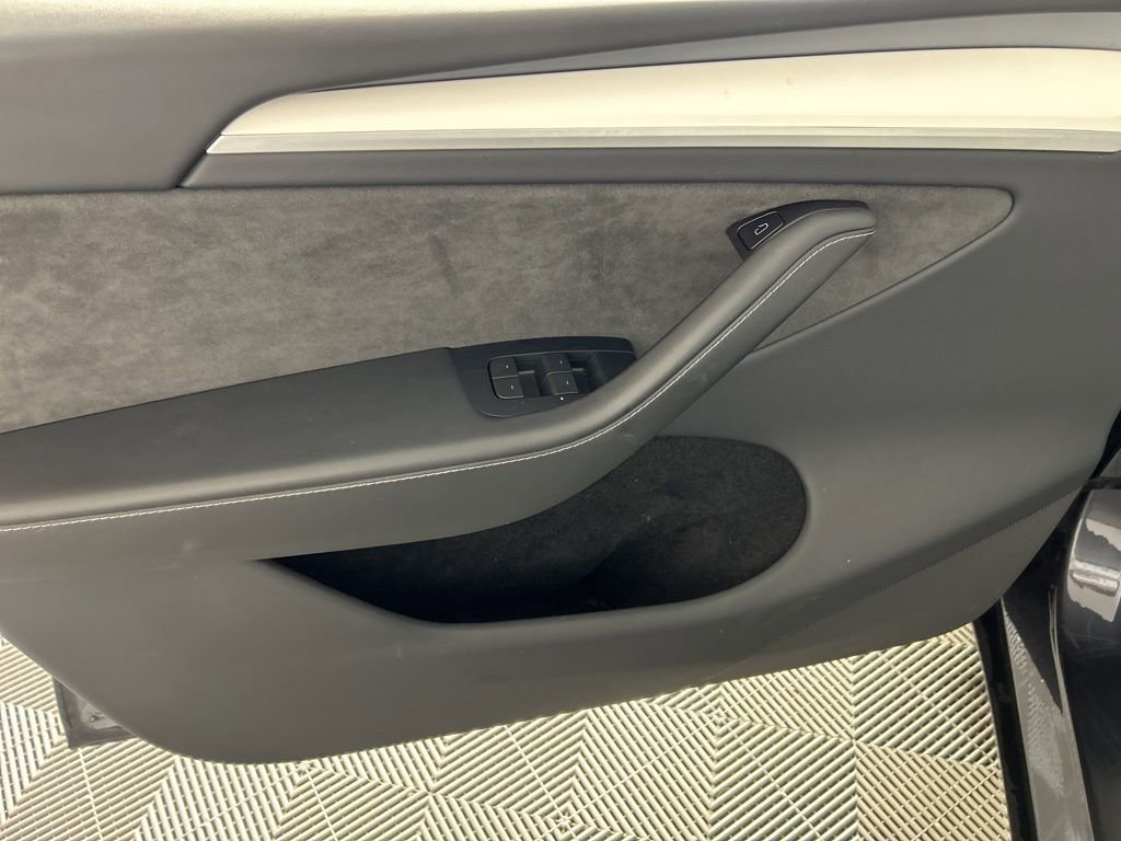 Used 2024 Tesla Model Y Long Range image 13