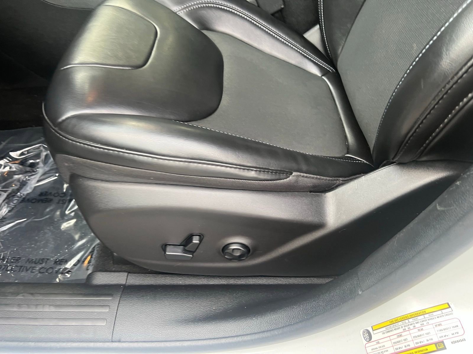 Used 2019 Jeep Cherokee Latitude Plus image 18