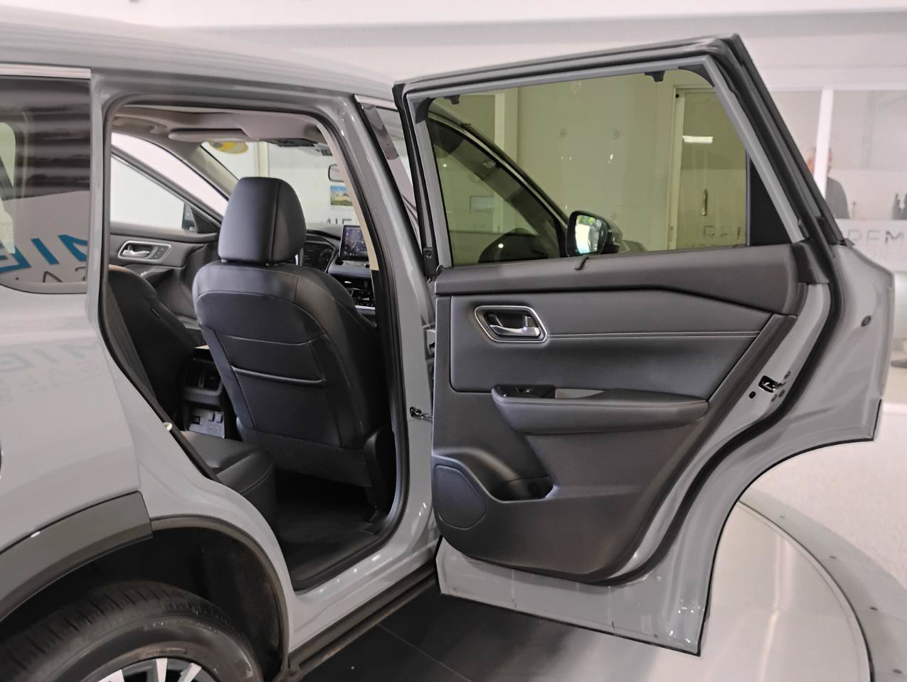 Used 2024 Nissan Rogue Platinum w/ Platinum Premium Package FWD image 54