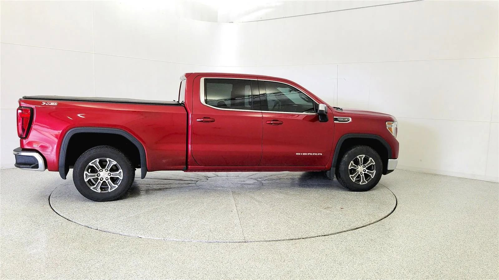 Used 2019 GMC Sierra 1500 SLE w/ X31 Off-Road Package AWD/4WD image 8