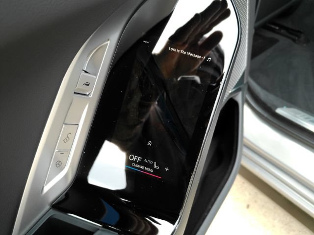 Used 2024 BMW i7 xDrive60 w/ Premium Package AWD/4WD image 21