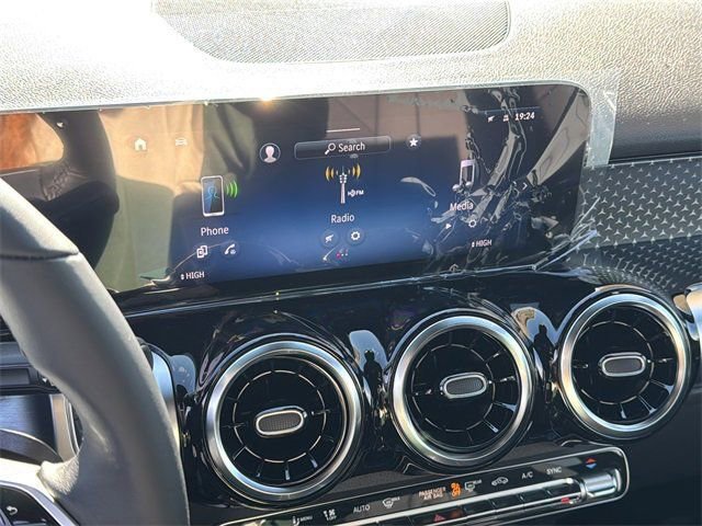 New 2026 Mercedes-Benz GLB 250 image 17