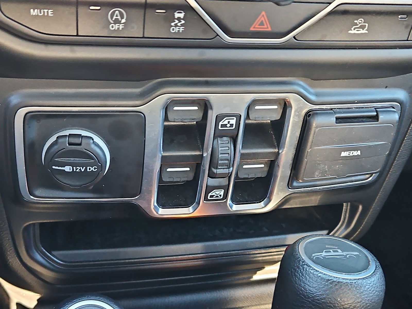 Used 2022 Jeep Gladiator Sport image 43