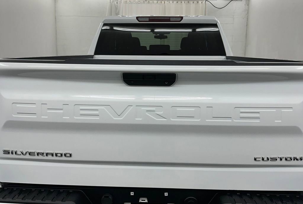 Used 2020 Chevrolet Silverado 1500 Custom w/ Custom Value Package image 5