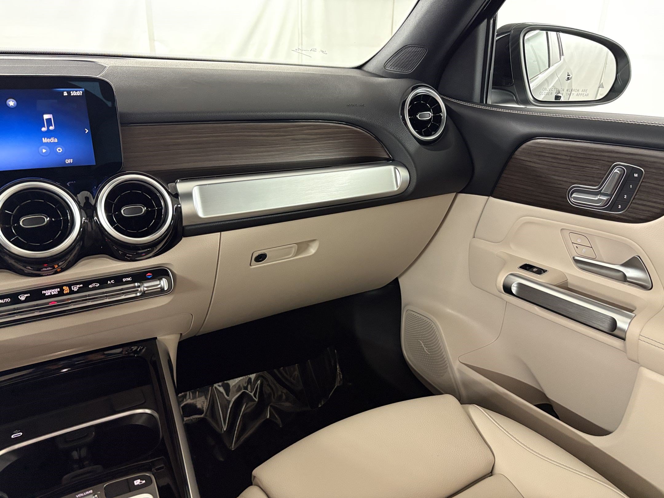 Certified 2026 Mercedes-Benz GLB 250 image 30