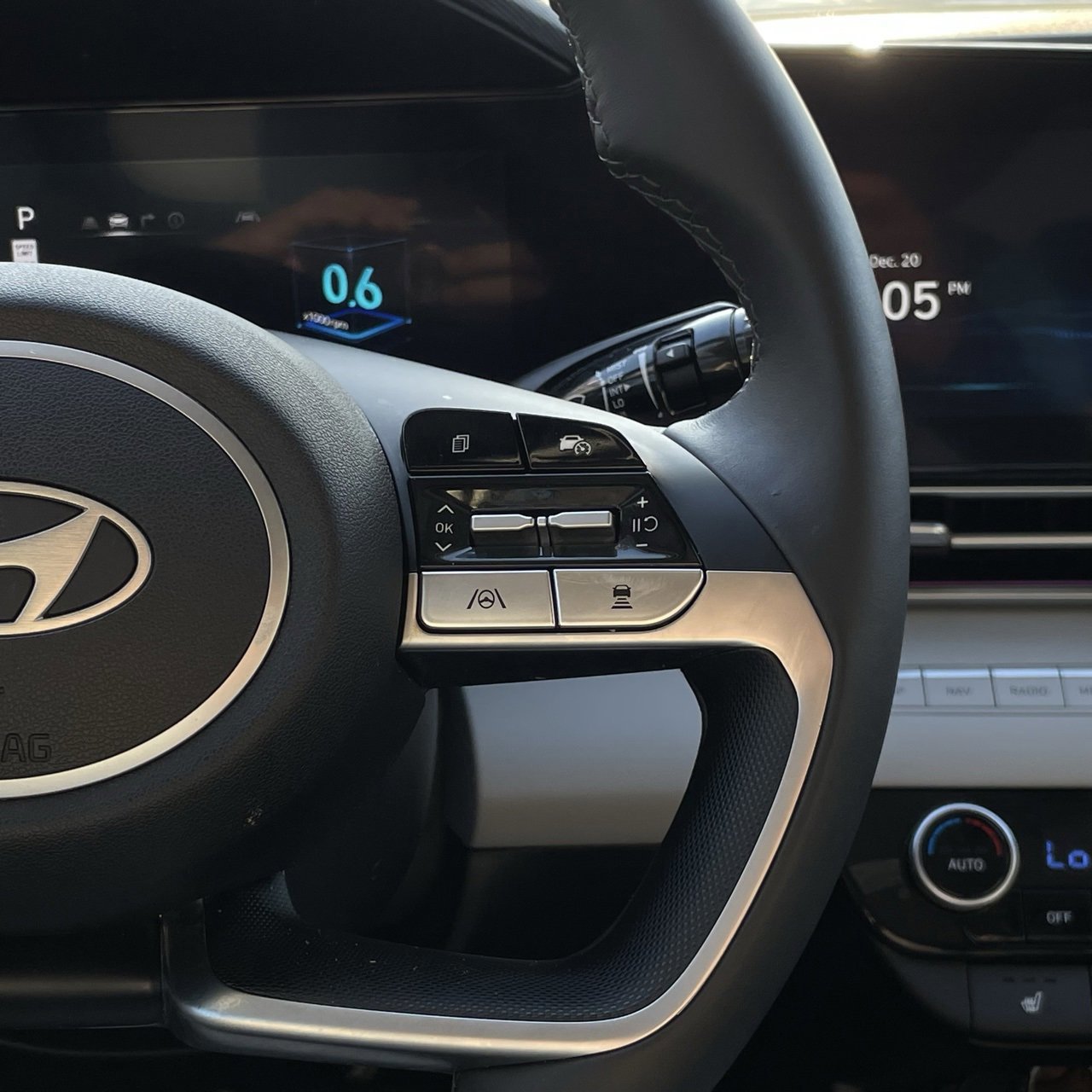 Used 2025 Hyundai Elantra Limited image 14