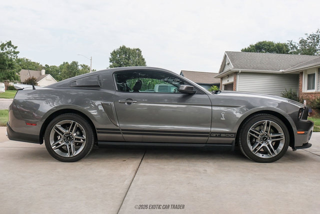 Used 2010 Ford Mustang Shelby GT500 RWD image 9