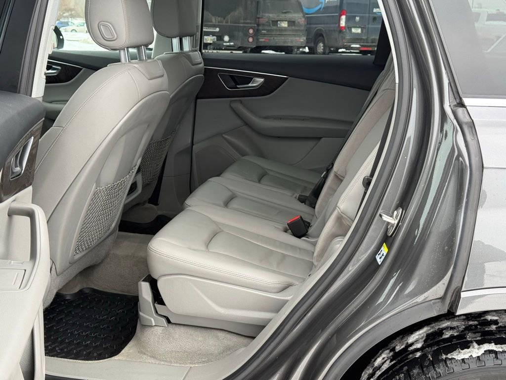 Used 2022 Audi Q7 2.0T Premium w/ Convenience Package image 18