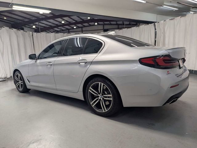 Used 2021 BMW 530i w/ Premium Package RWD image 4