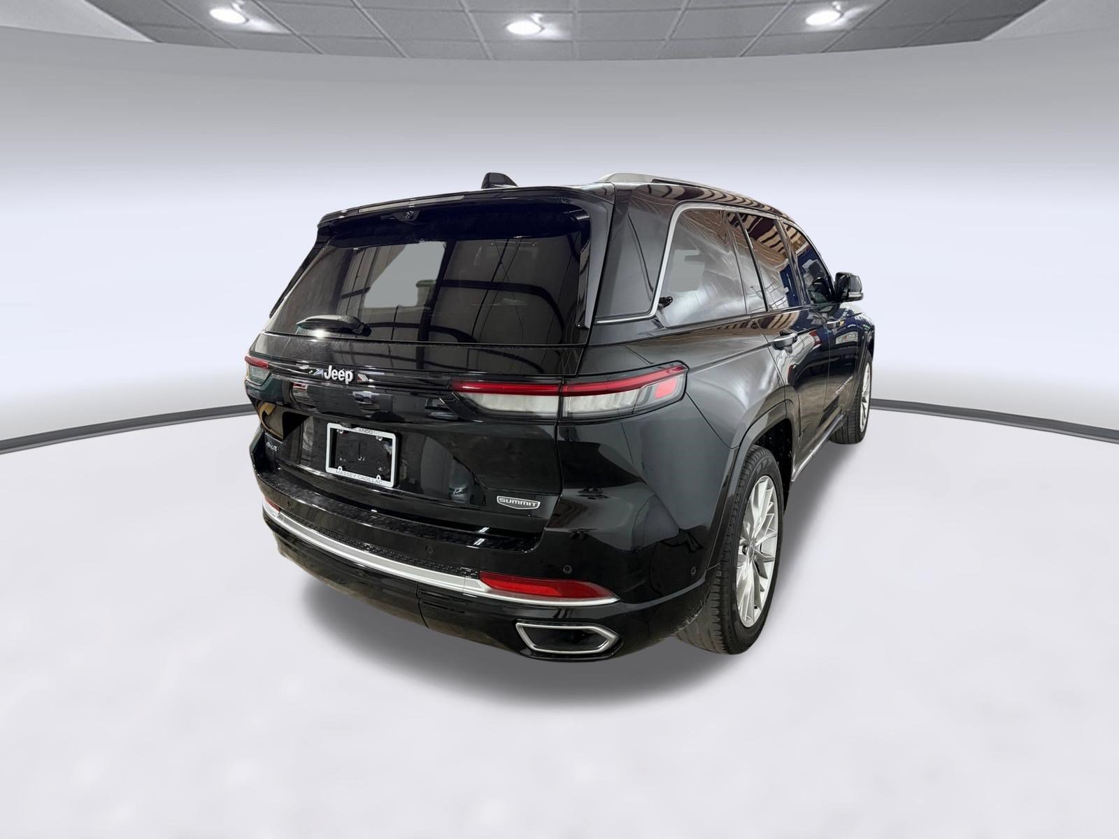 Used 2022 Jeep Grand Cherokee Summit w/ Adv Protech Group IV AWD/4WD image 7