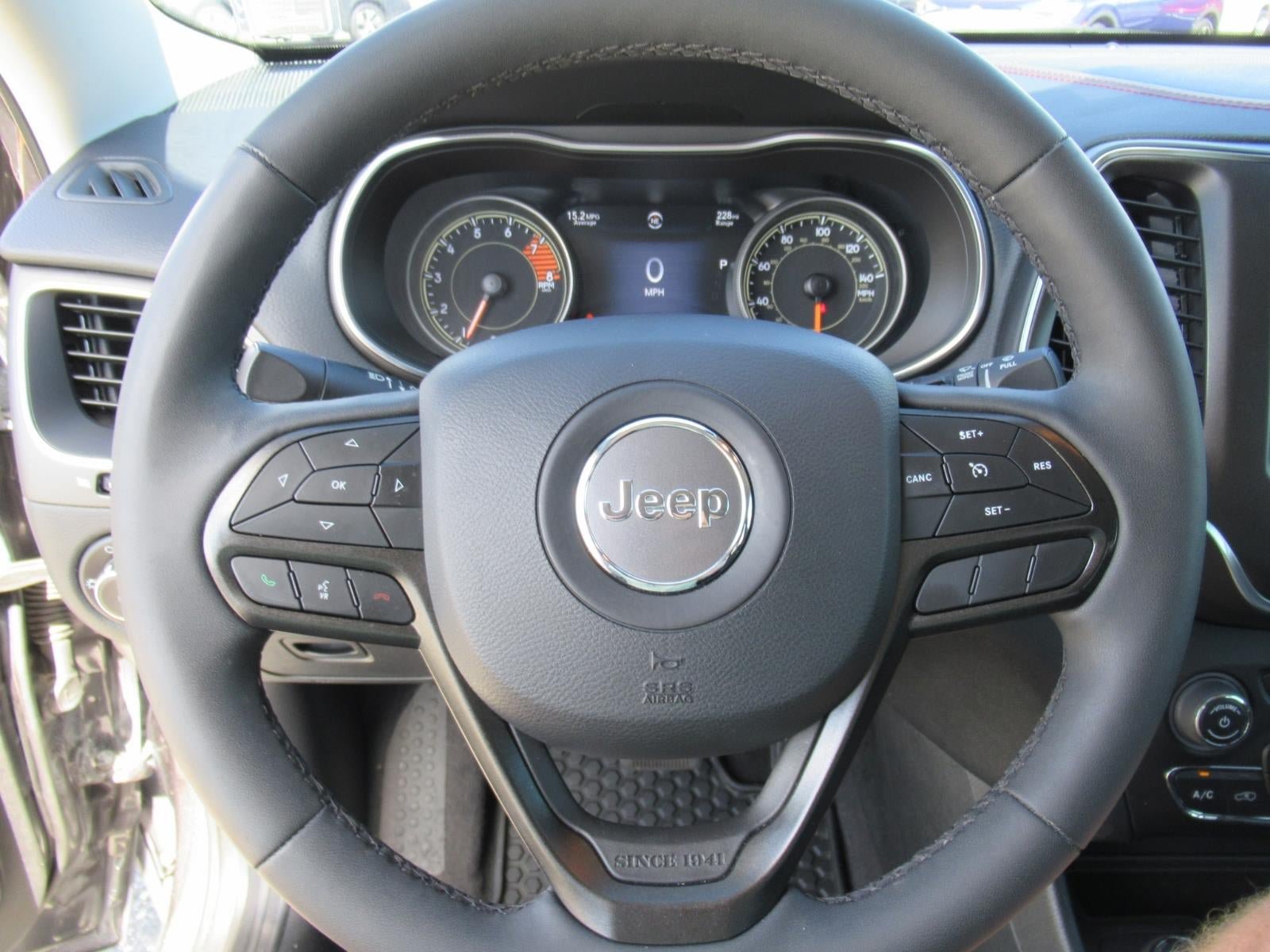 Used 2022 Jeep Cherokee Trailhawk w/ Premium Leather Package AWD/4WD image 21