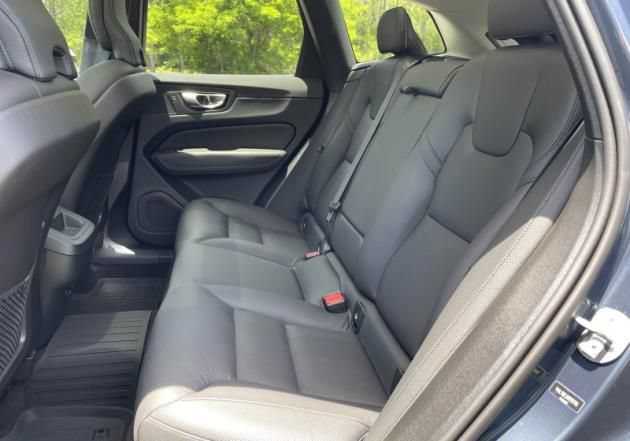 Used 2024 Volvo XC60 B5 Plus w/ Protection Package Premier AWD/4WD image 4