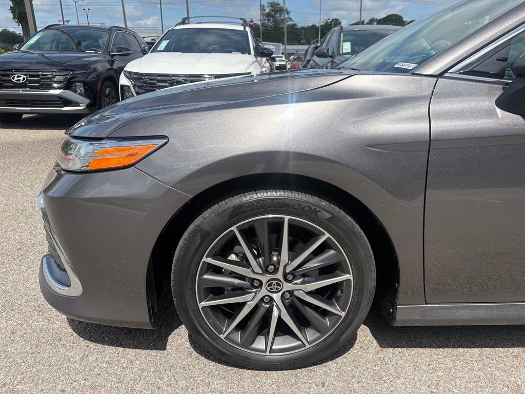 Used 2021 Toyota Camry XLE FWD image 9