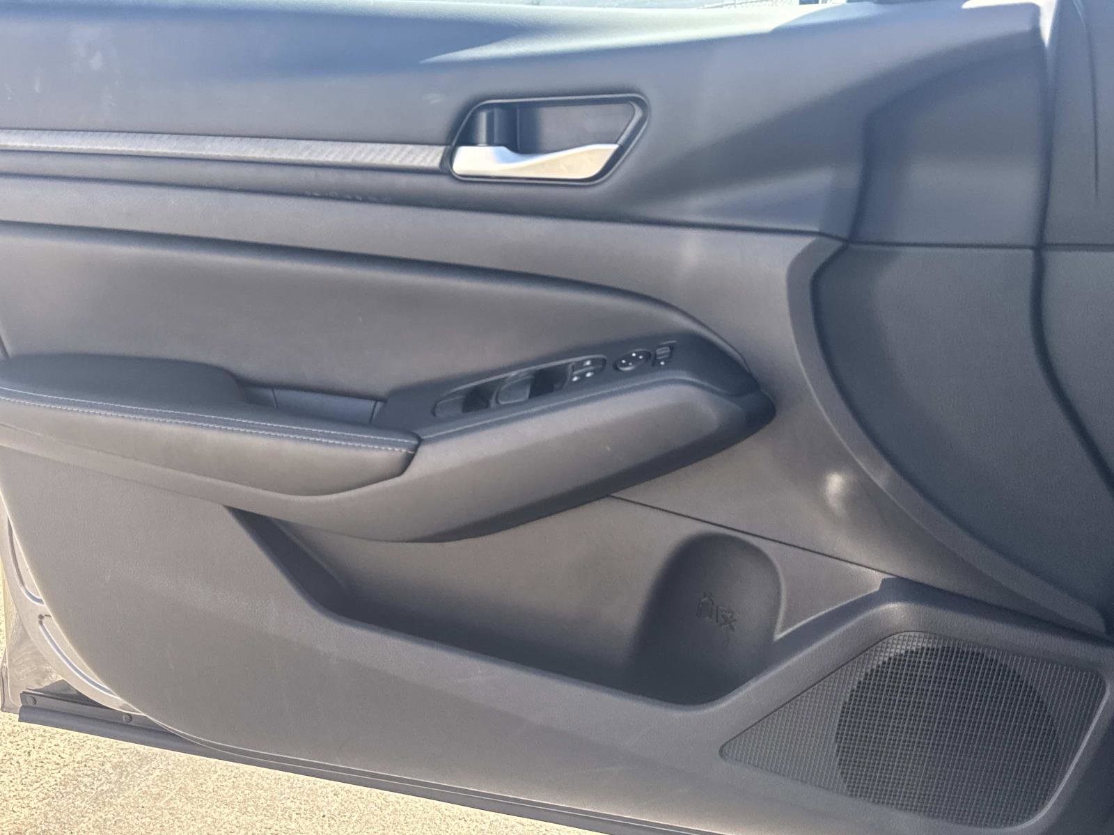 Used 2024 Nissan Altima 2.5 SV image 17