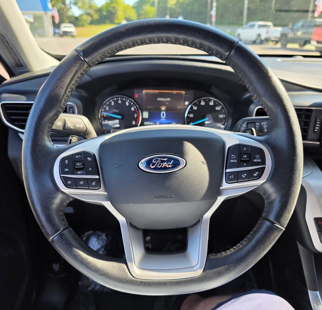 Used 2020 Ford Explorer XLT w/ Equipment Group 202A AWD/4WD image 13