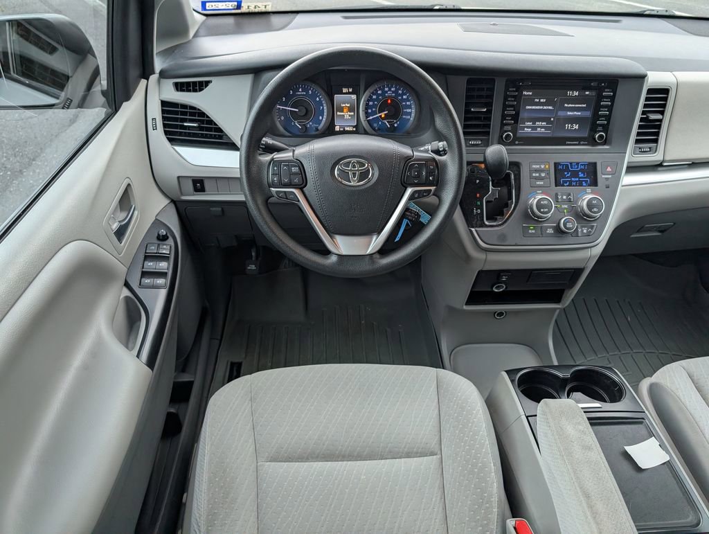 Used 2020 Toyota Sienna LE image 10
