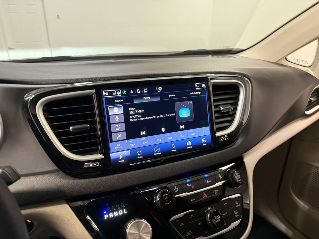 Used 2024 Chrysler Pacifica Touring-L image 83