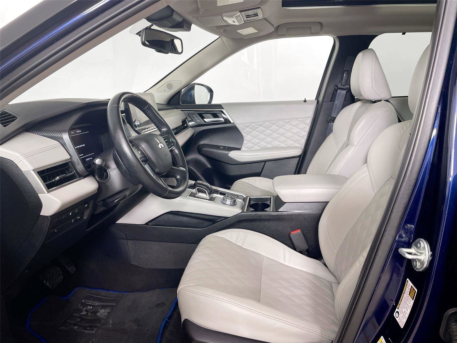 Used 2024 Mitsubishi Outlander SEL image 11