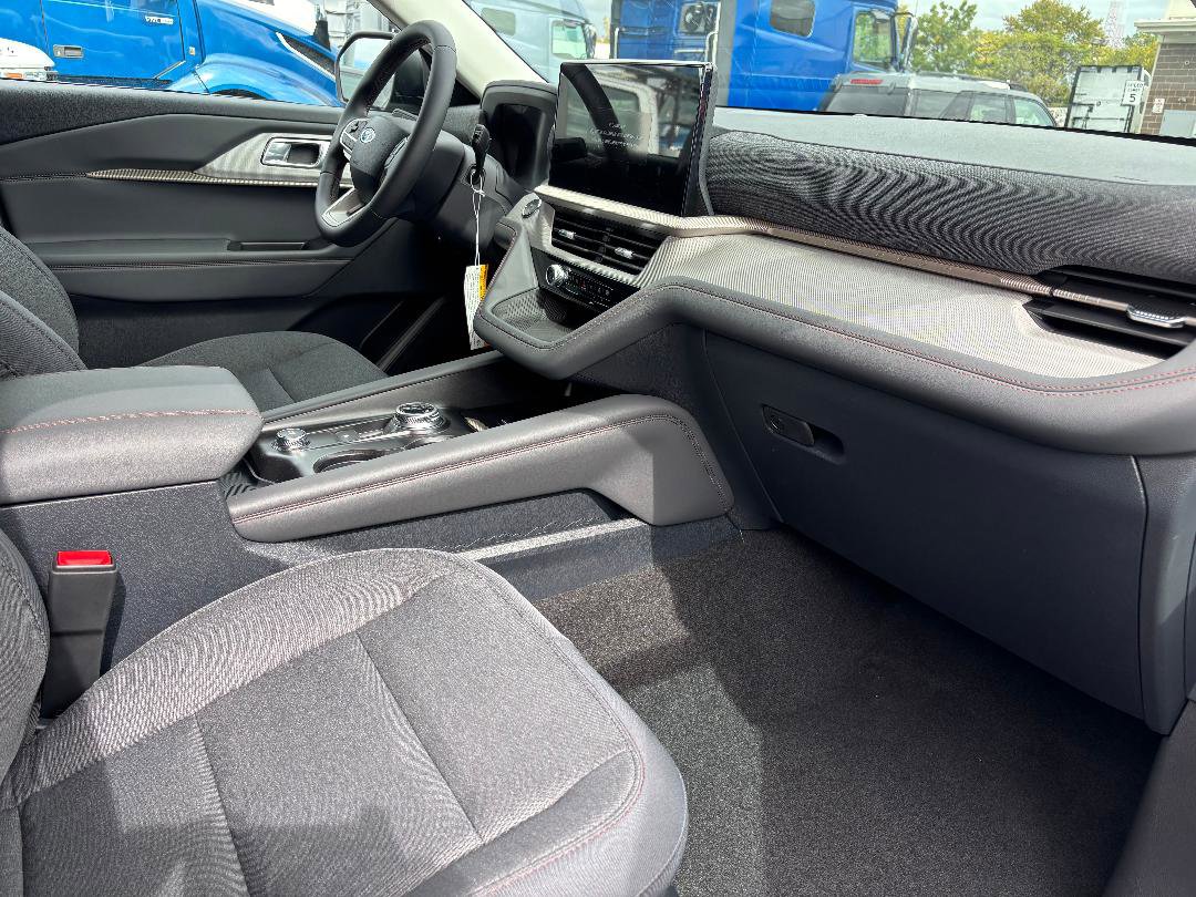 New 2025 Ford Explorer Active image 13