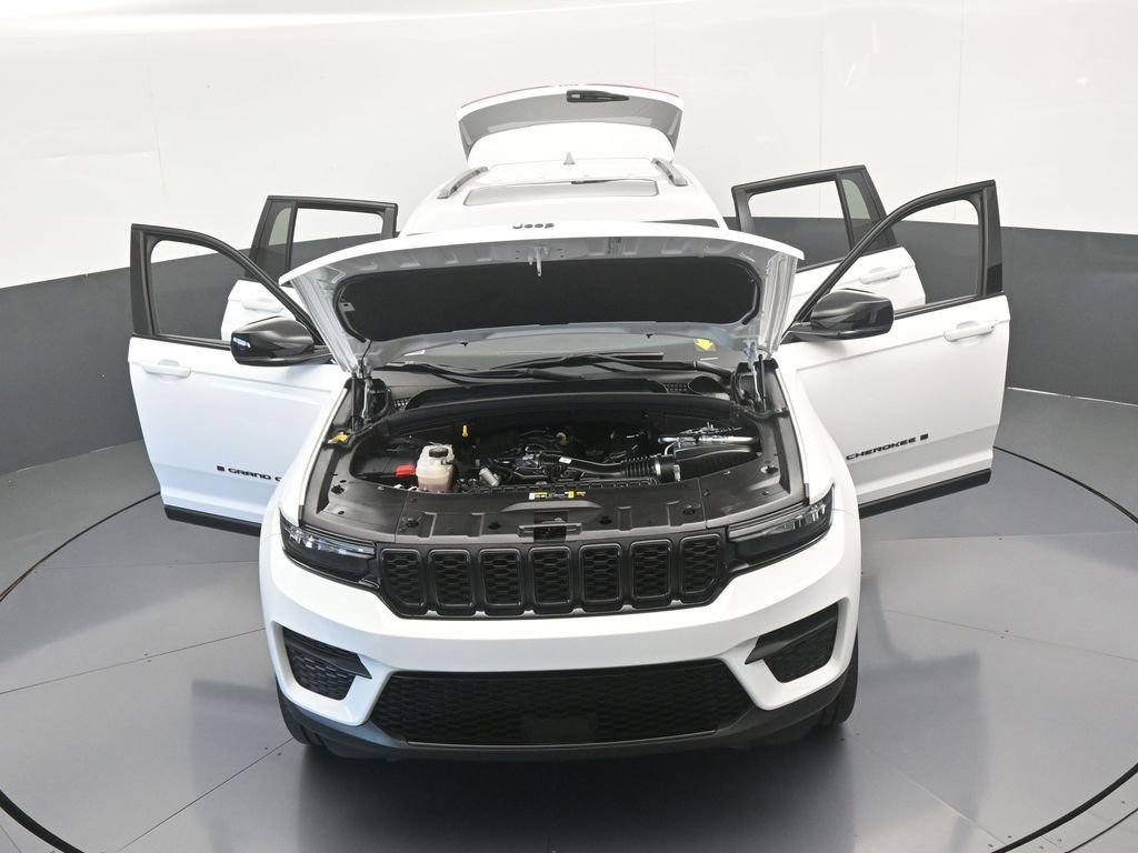 Used 2025 Jeep Grand Cherokee Altitude image 71